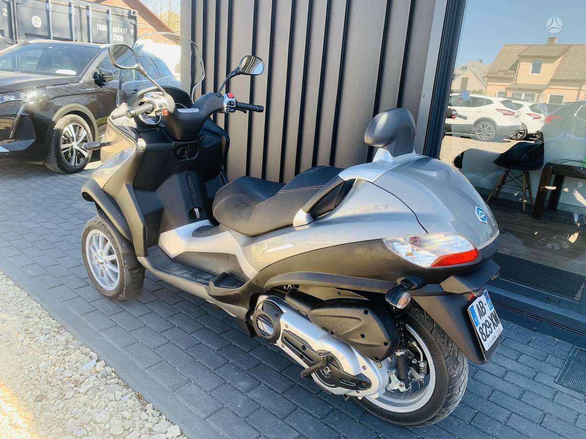 Piaggio MP3 400cc, trikes
