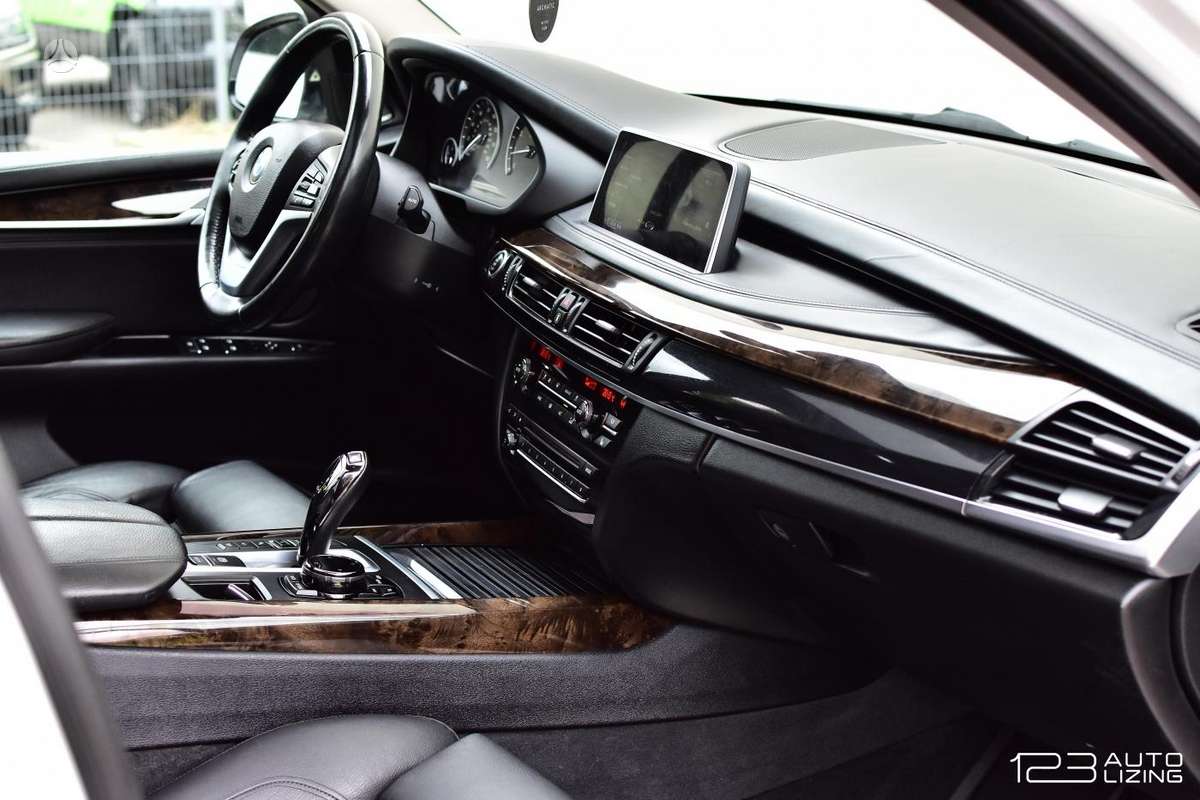 BMW X5, 4.4 l., off-road / crossover