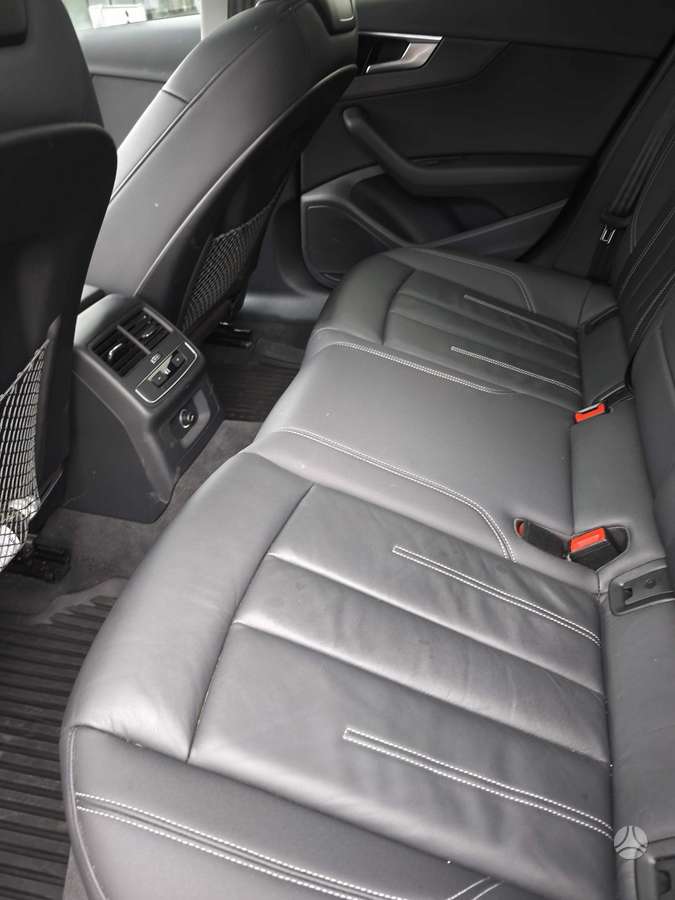 Audi A4, 2.0 l., Седан