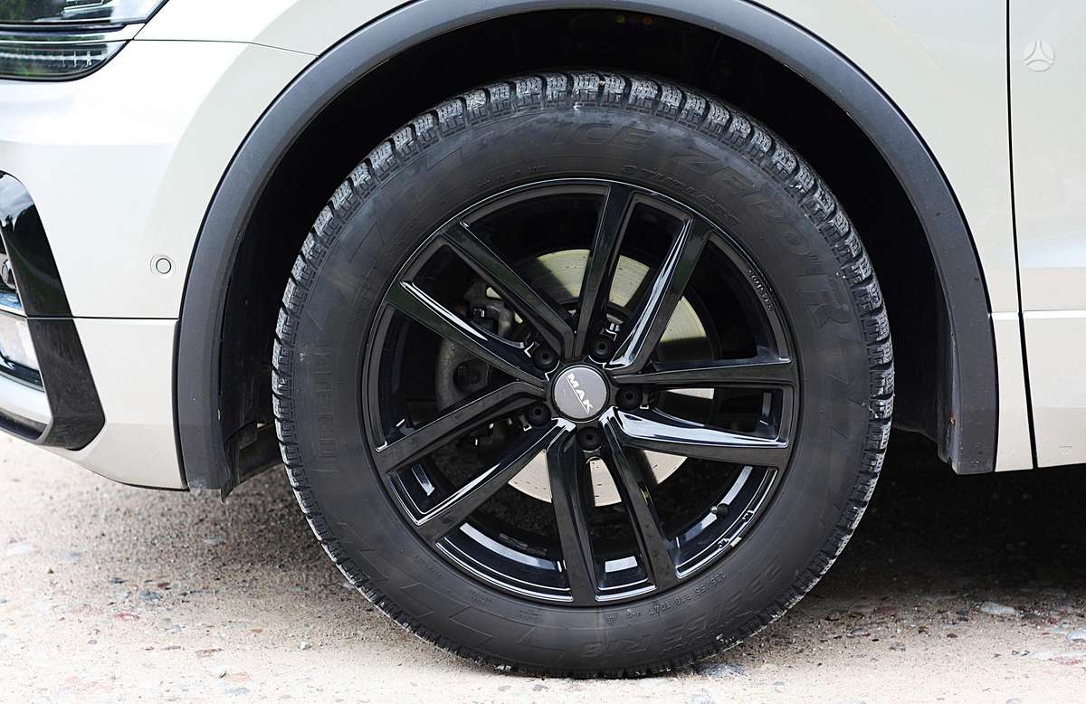 Volkswagen Tiguan - 11