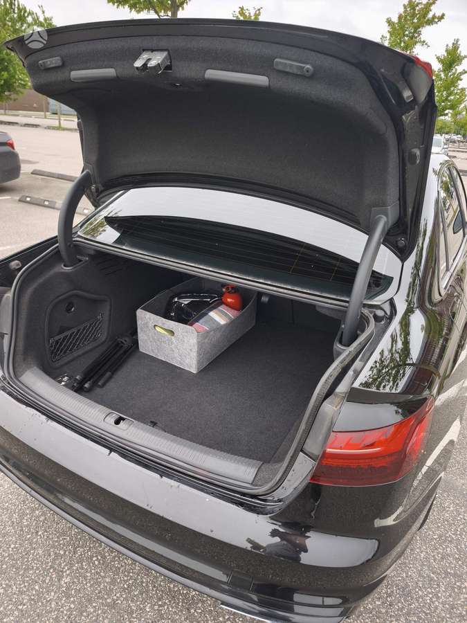 Audi A4, 2.0 l., Седан