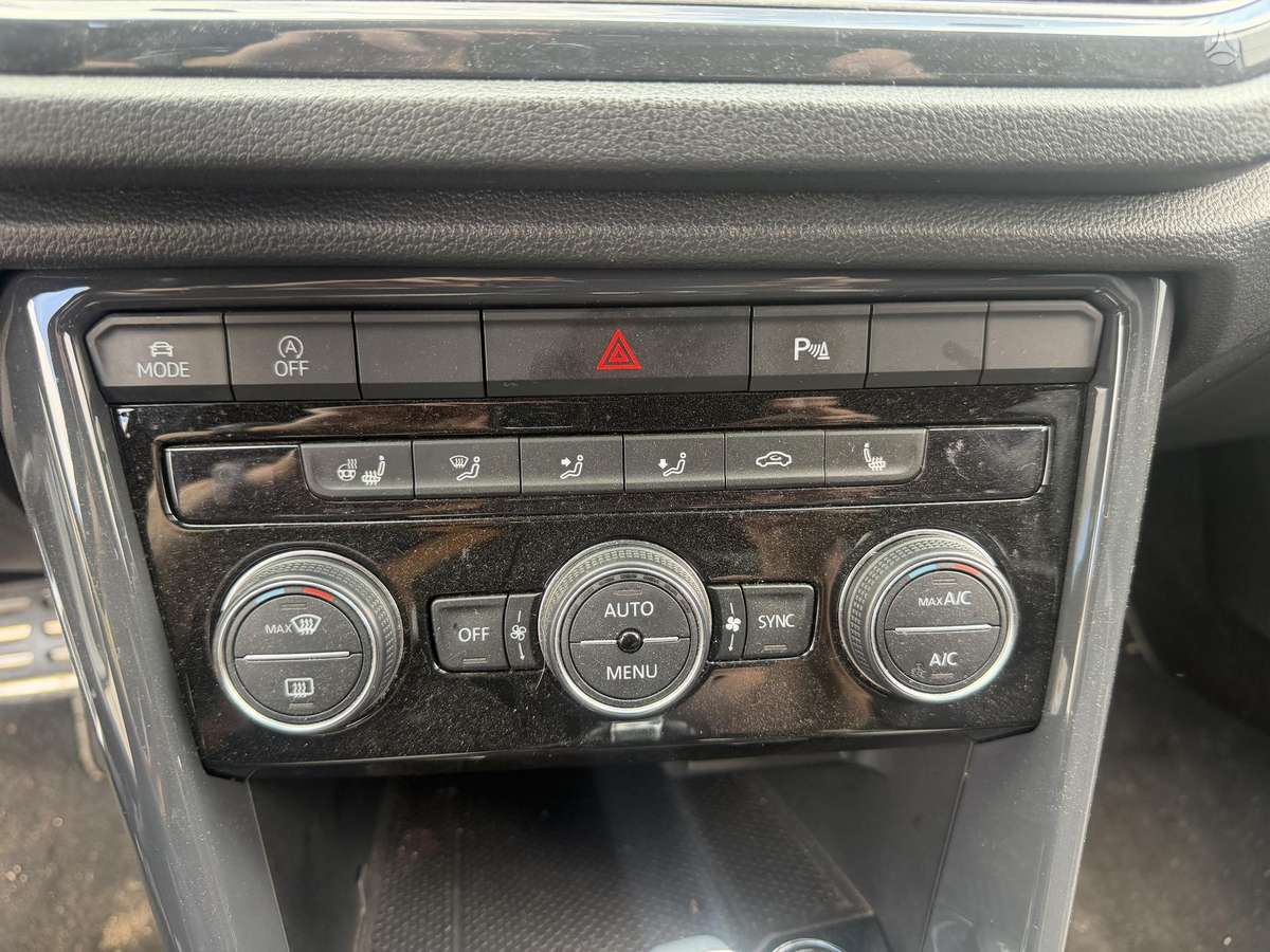 Volkswagen T-Roc - 12