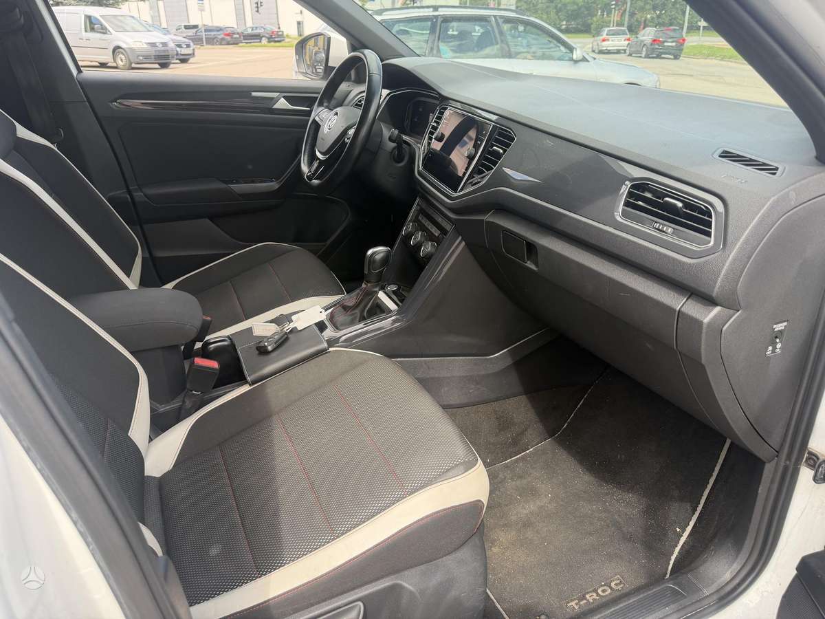 Volkswagen T-Roc - 11