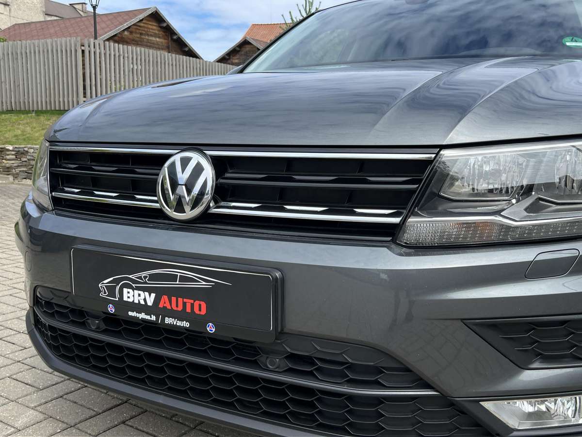Volkswagen Tiguan - 12