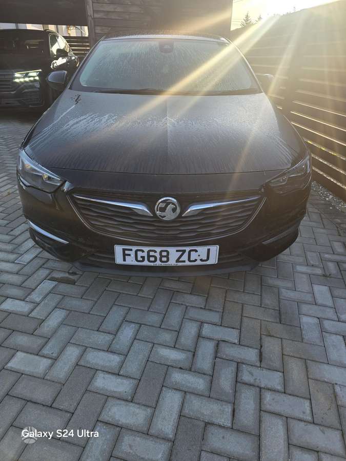 Opel Insignia dalimis. Anglas dalimis