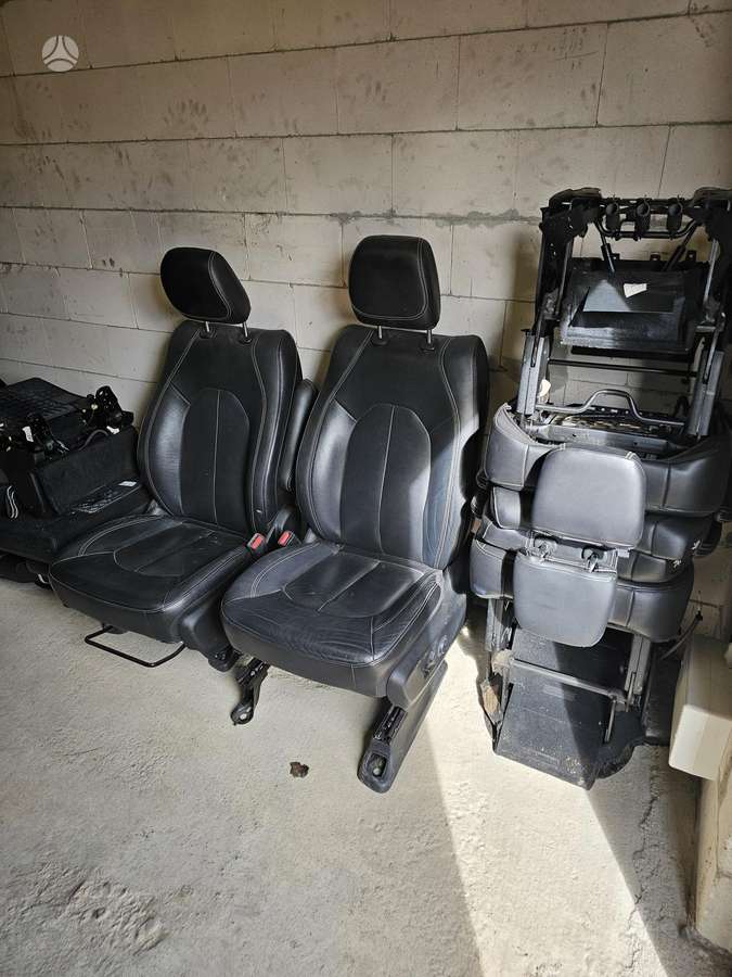 Chrysler Pacifica virsbūves detaļas