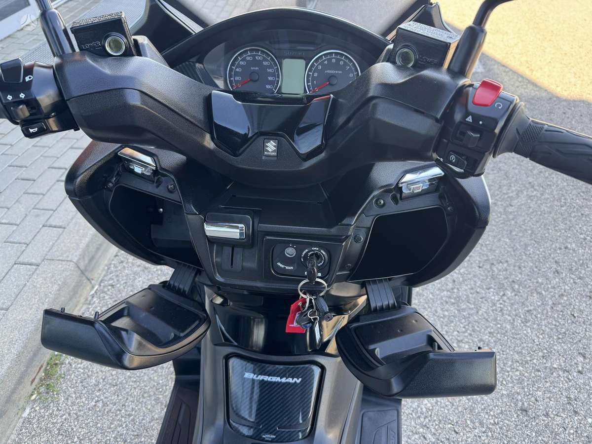 Suzuki Burgman 400cc, scooters / mopeds