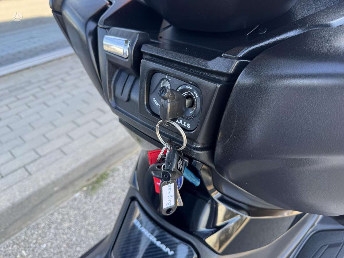 Suzuki Burgman 400cc, scooters / mopeds