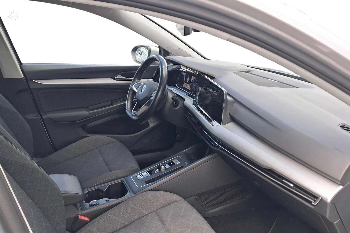 Volkswagen Golf - 8
