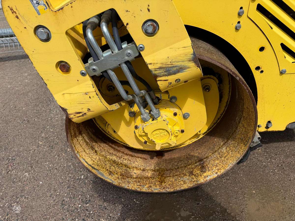 Bomag BW120AD-4, vibrator / compactor