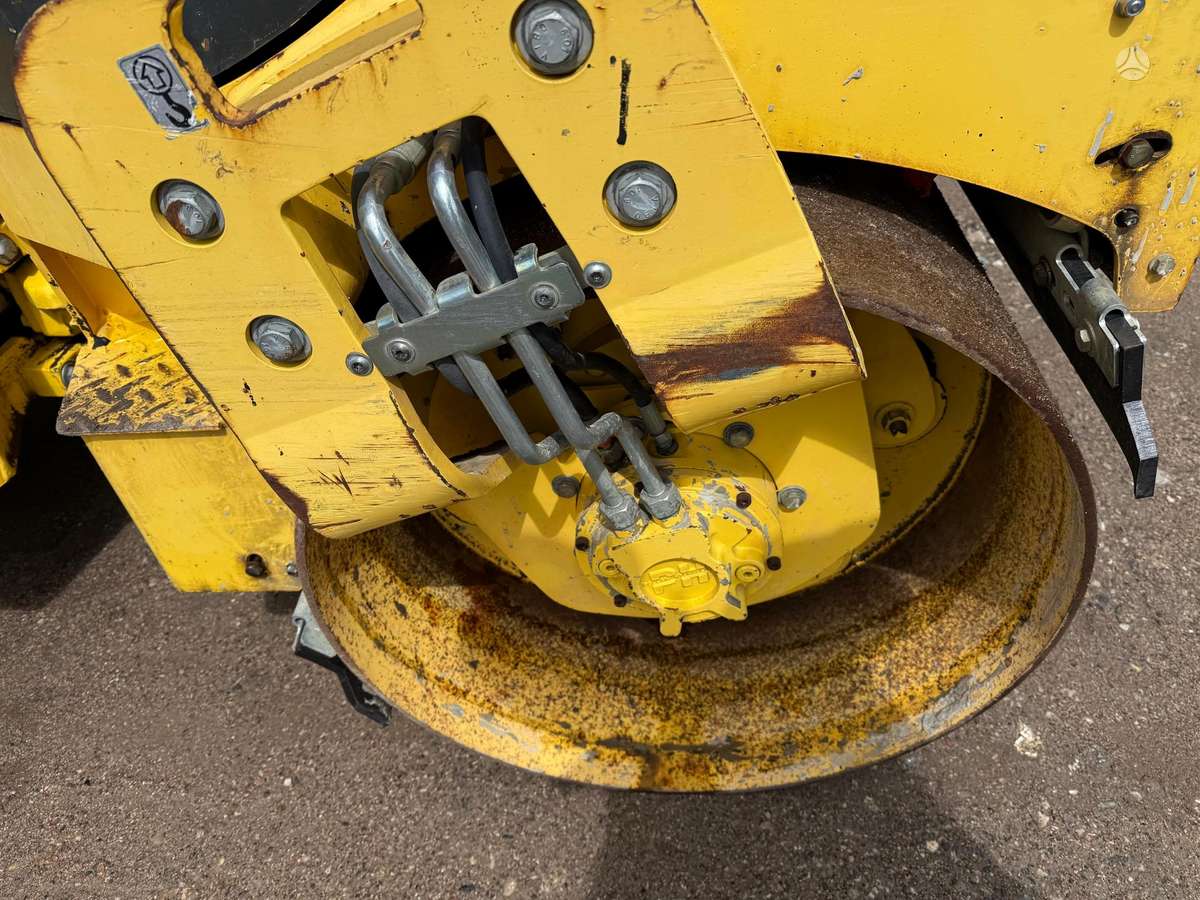 Bomag BW120AD-4, vibrator / compactor