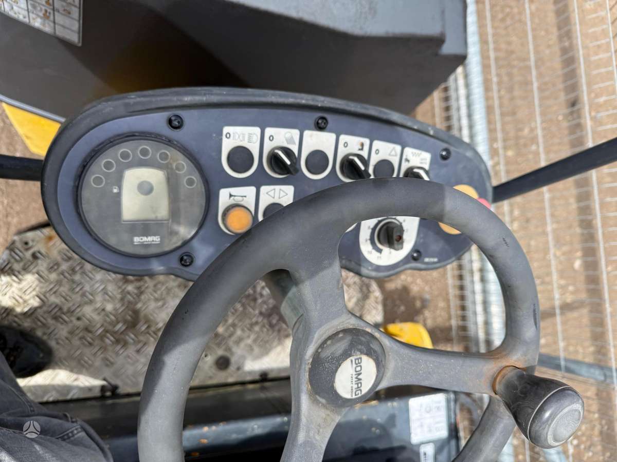 Bomag BW120AD-4, vibrator / compactor