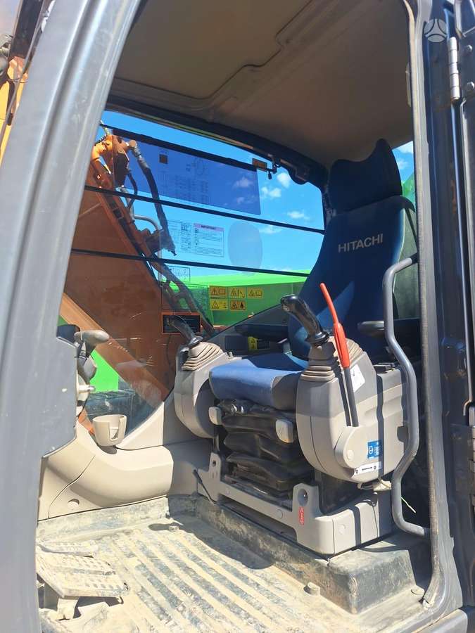 Hitachi ZX130LCN-3, excavator