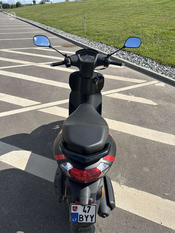 Peugeot Kisbee 49cc, scooters / mopeds
