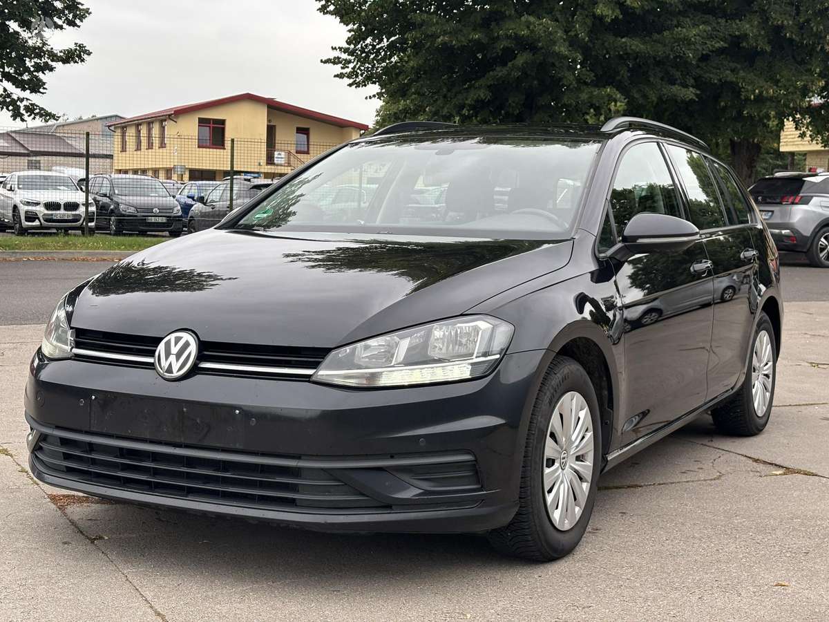 Volkswagen Golf - 1