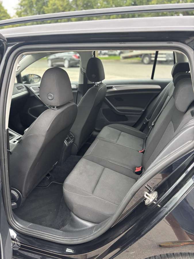 Volkswagen Golf - 6