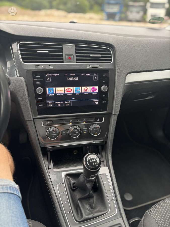 Volkswagen Golf - 8
