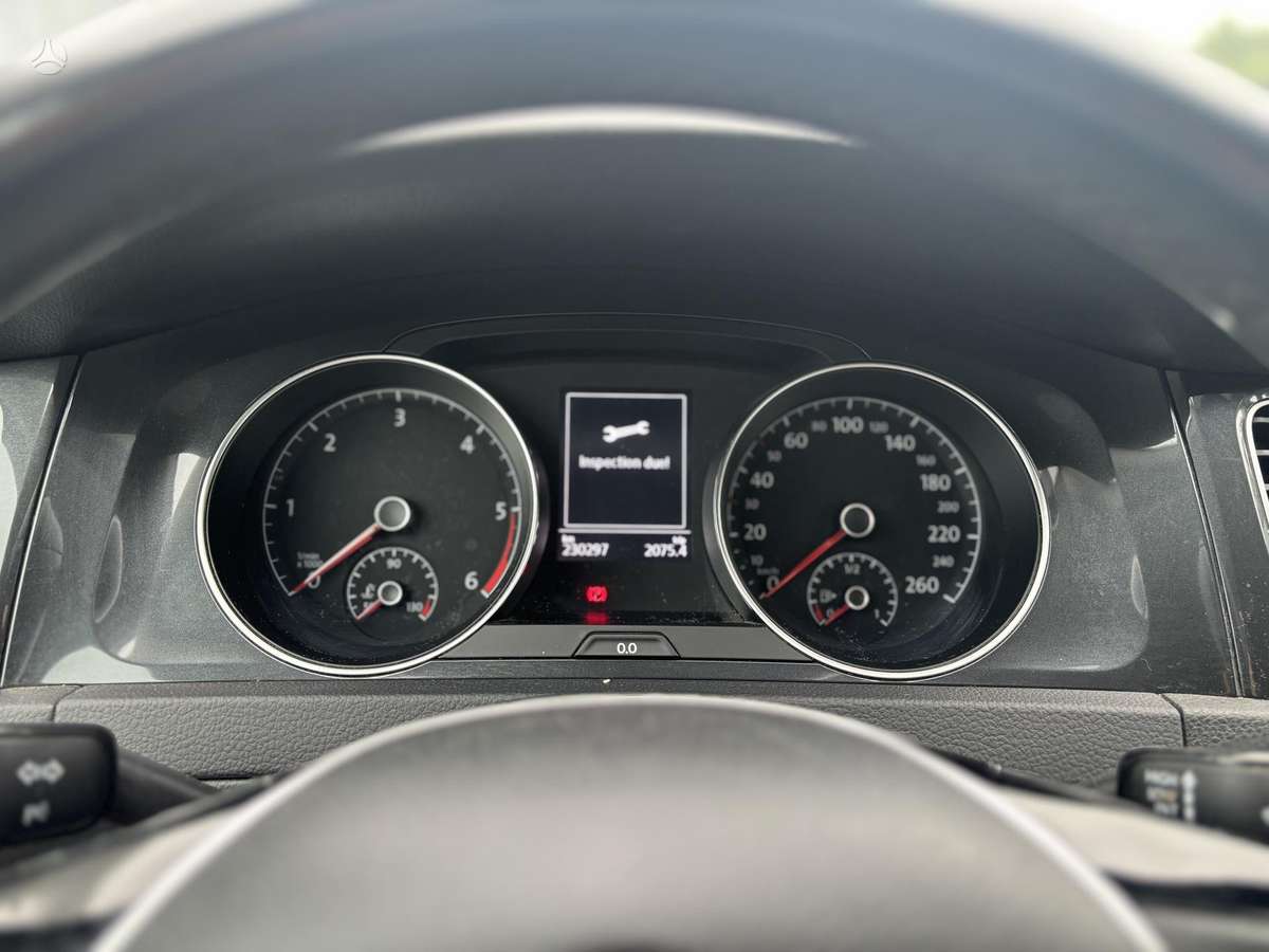 Volkswagen Golf - 9