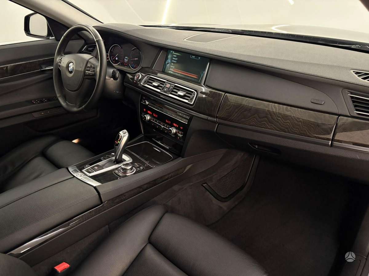 BMW 730, 3.0 l., Седан