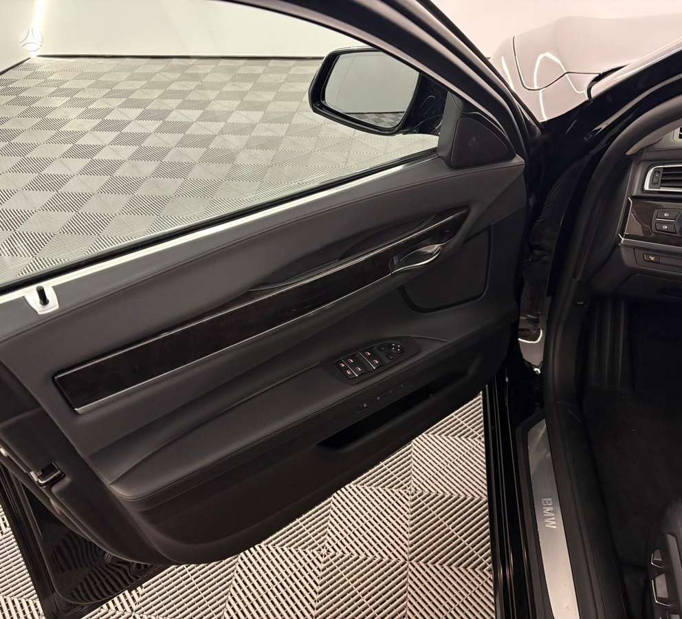 BMW 730, 3.0 l., Седан