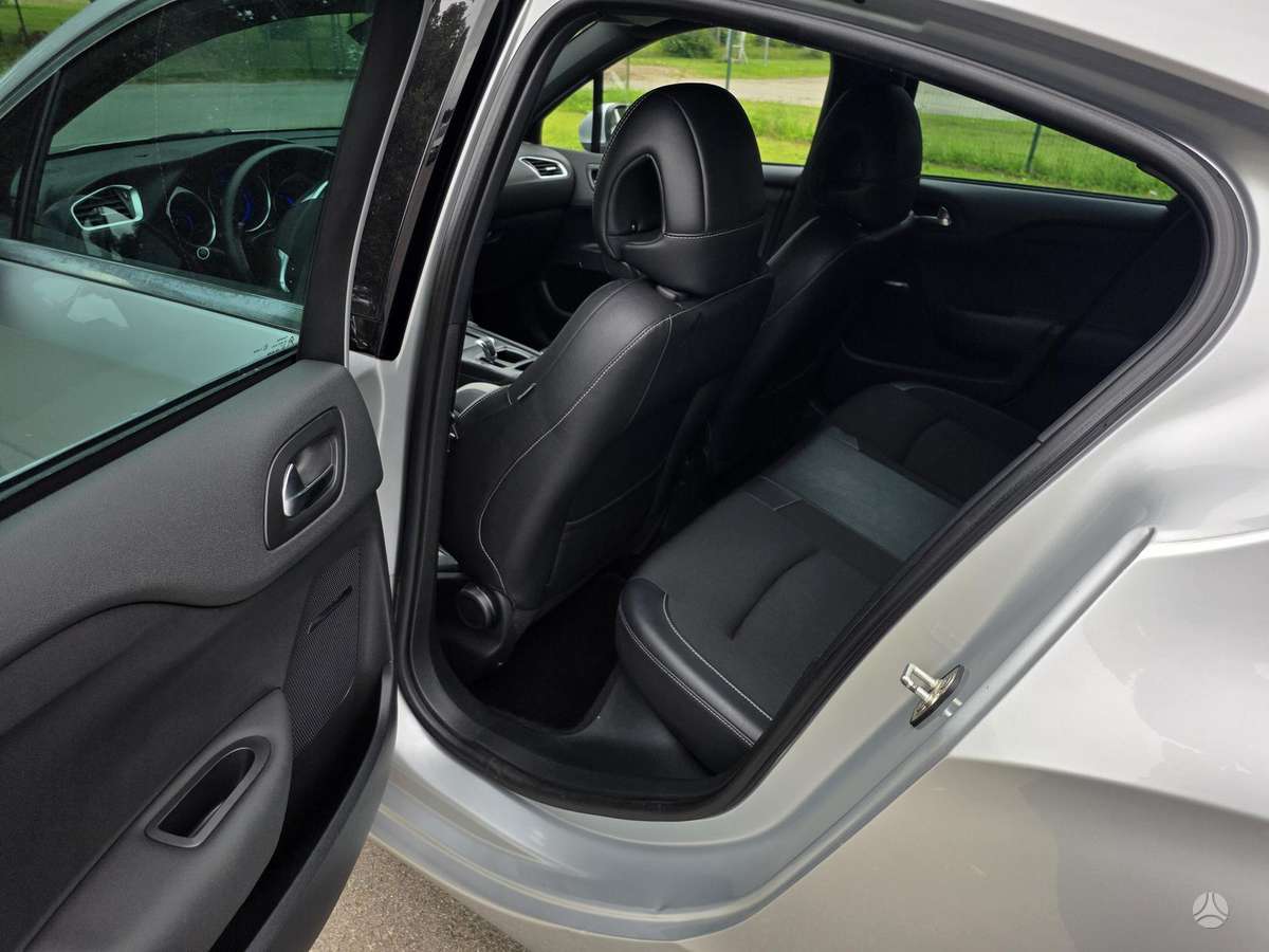 Citroen DS4, 1.6 l., hatchback