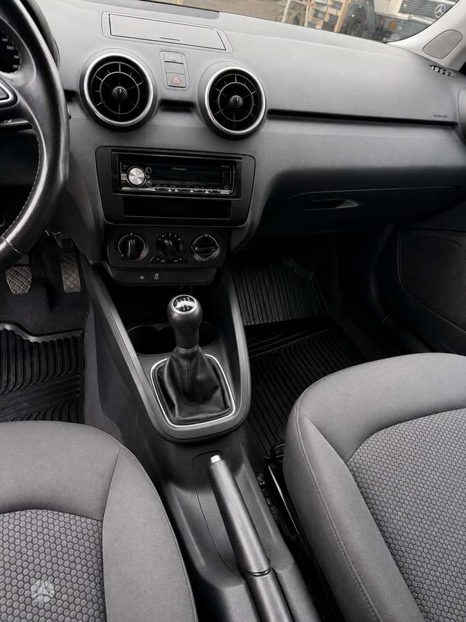 Audi A1, 1.6 l., Купе (coupe)