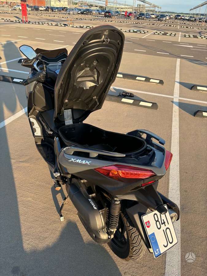 Yamaha XMAX 125, scooters / mopeds
