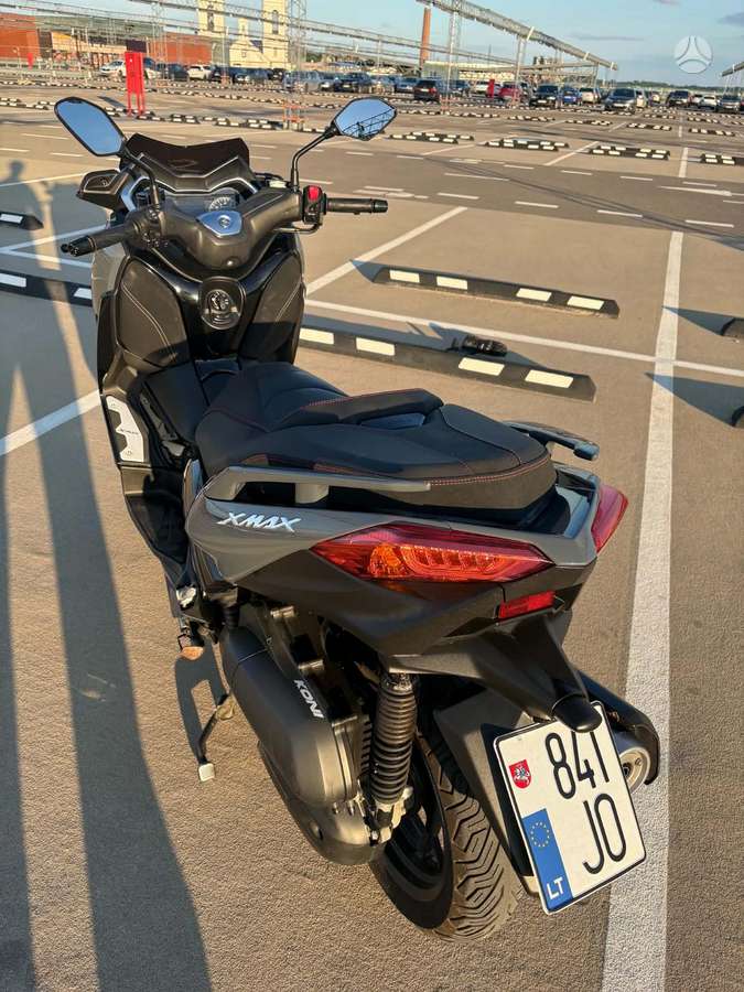 Yamaha XMAX 125, scooters / mopeds
