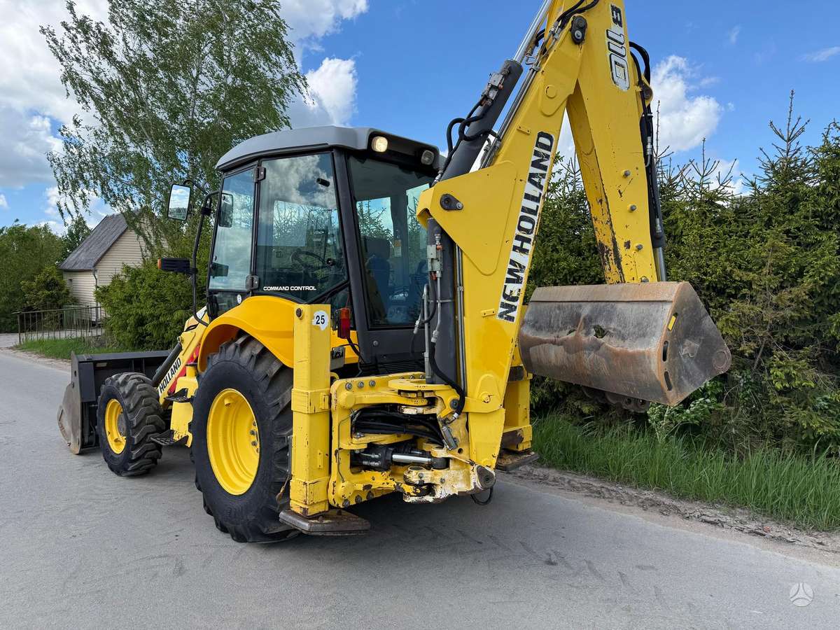 New Holland LB110B-4PT, excavator loader