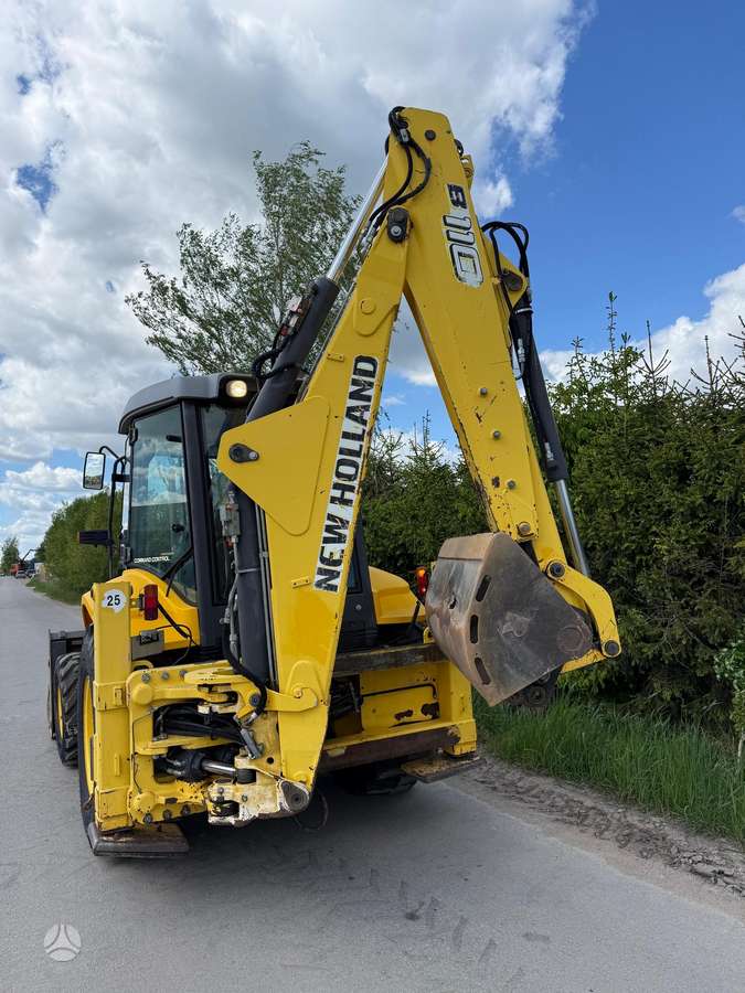 New Holland LB110B-4PT, excavator loader