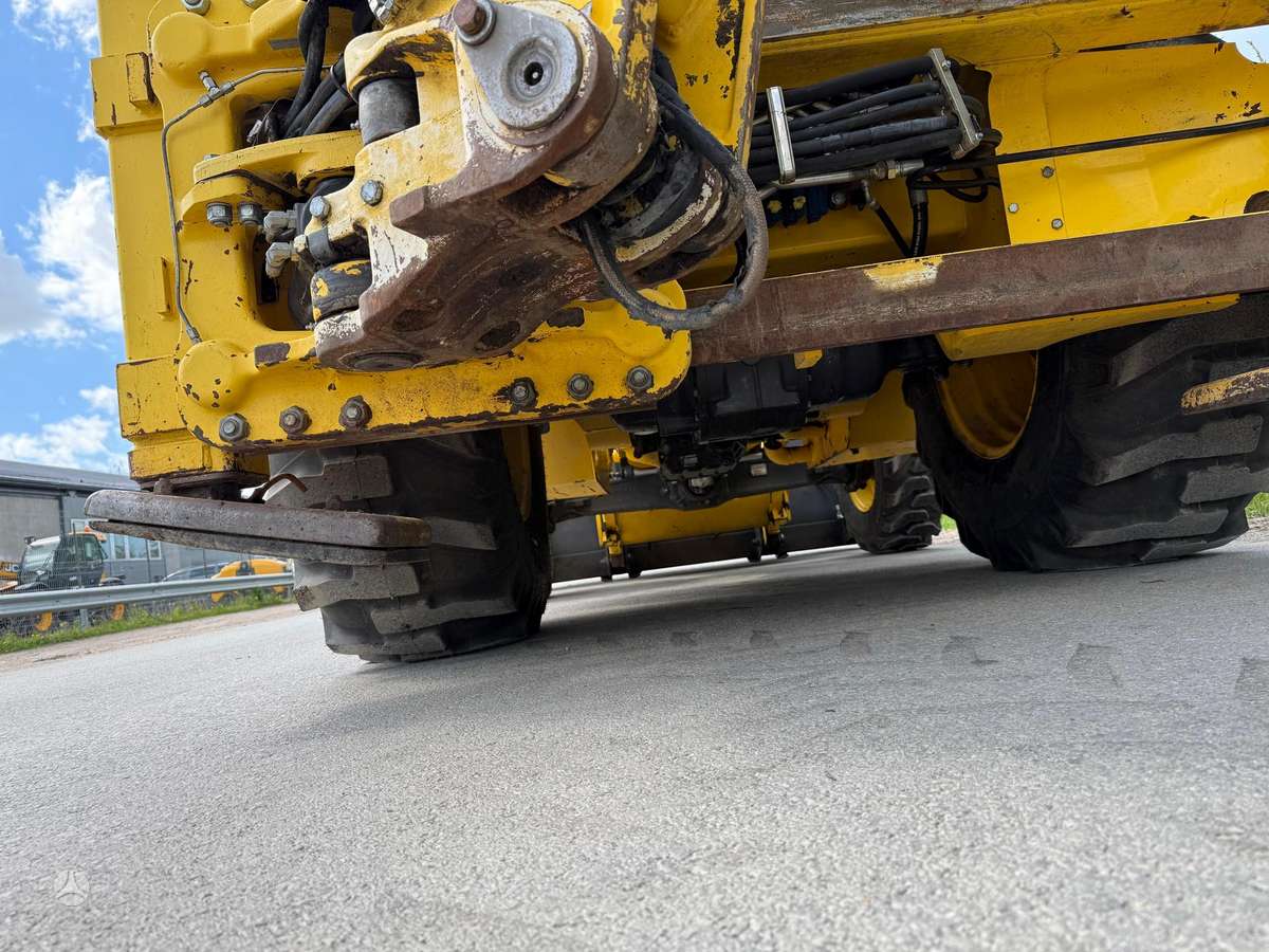 New Holland LB110B-4PT, excavator loader