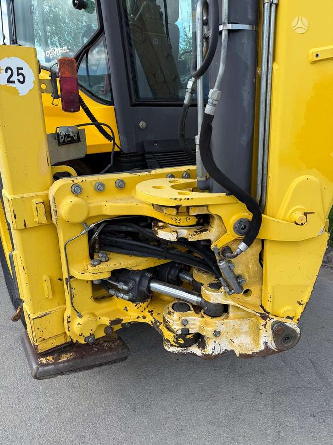 New Holland LB110B-4PT, excavator loader