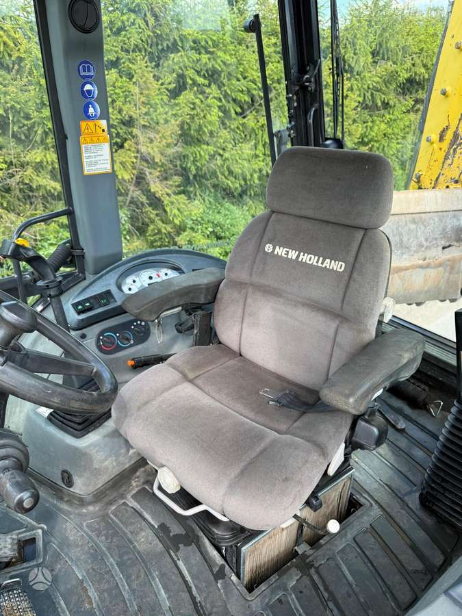 New Holland LB110B-4PT, excavator loader