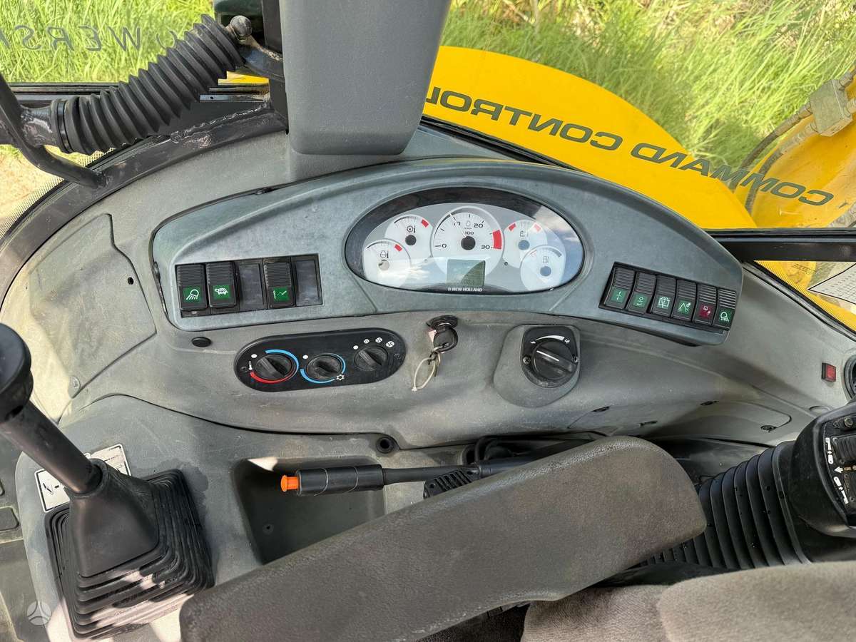 New Holland LB110B-4PT, excavator loader