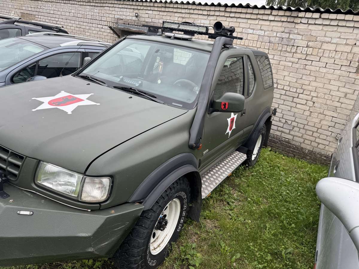 Opel Frontera rezerves daļās. Zalia benzina dujos