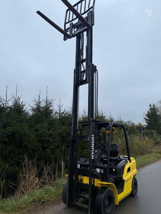 Hyundai 25D-9E, forklifts