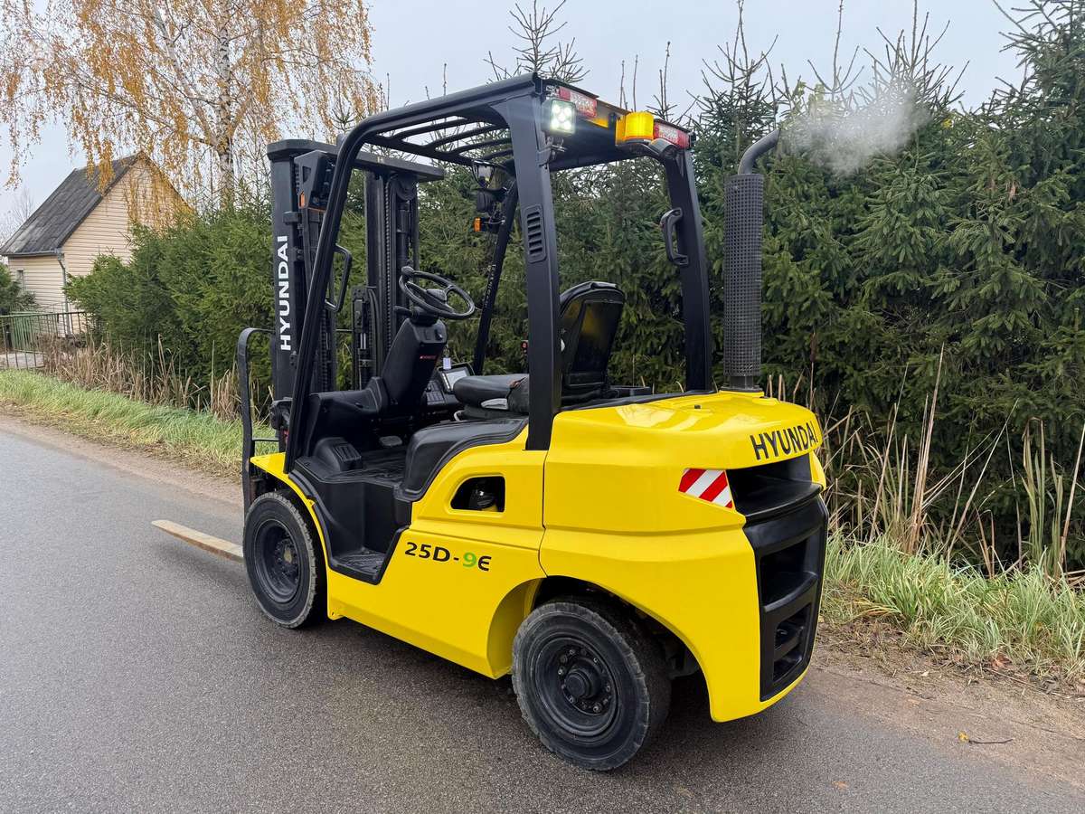 Hyundai 25D-9E, forklifts