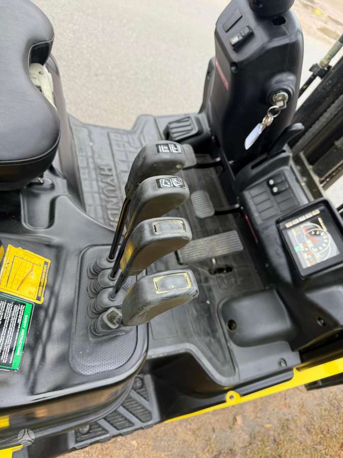 Hyundai 25D-9E, forklifts