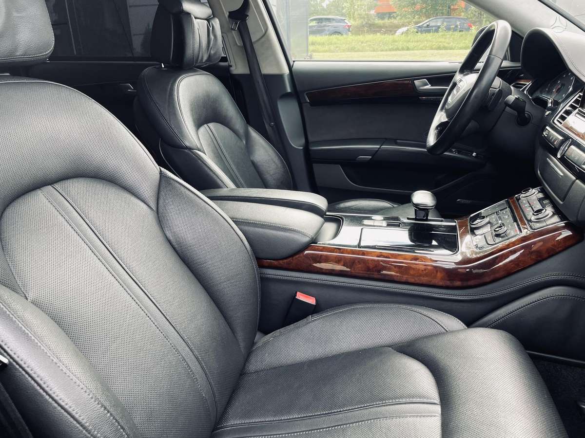 Audi A8, 4.2 l., Лимузин