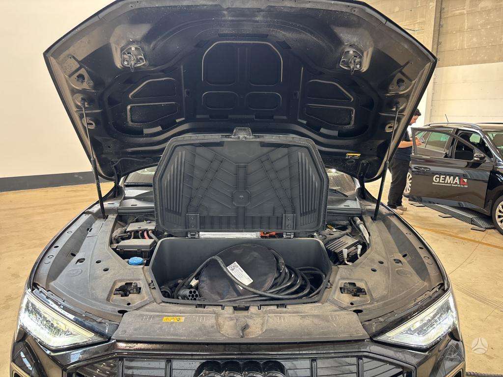 Audi e-tron, 95 kWh, off-road / crossover