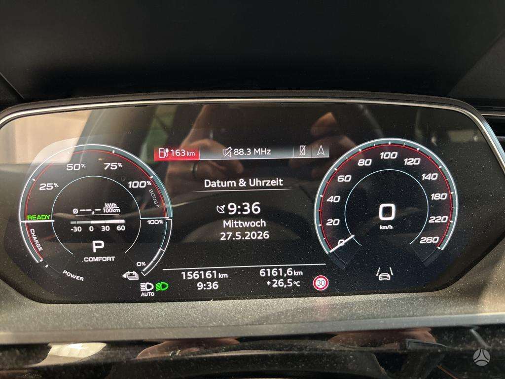 Audi e-tron, 95 kWh, off-road / crossover