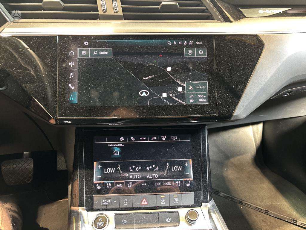 Audi e-tron, 95 kWh, off-road / crossover