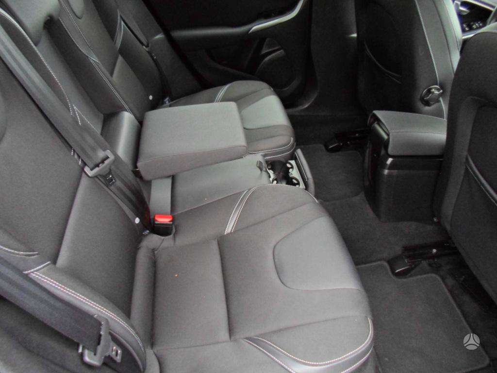 Volvo V40, 2.0 l., hatchback