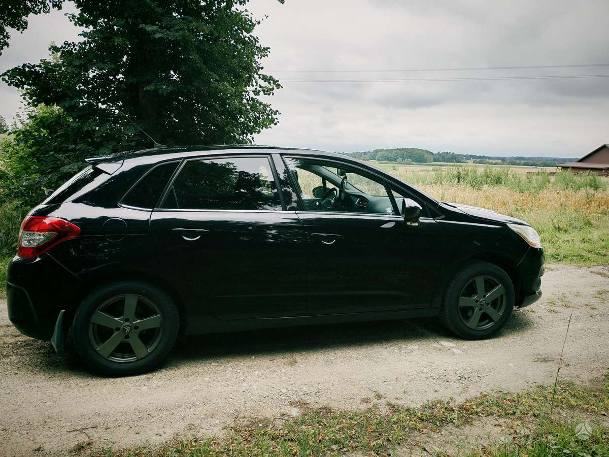 Citroen C4, 1.6 l., hatchback