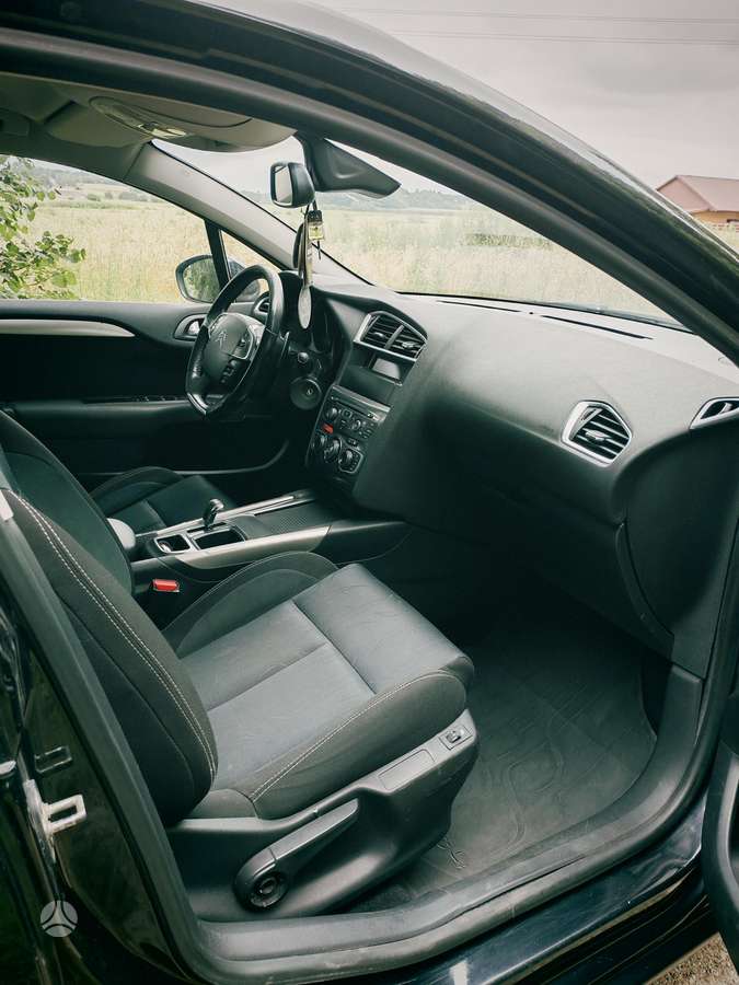 Citroen C4, 1.6 l., hatchback