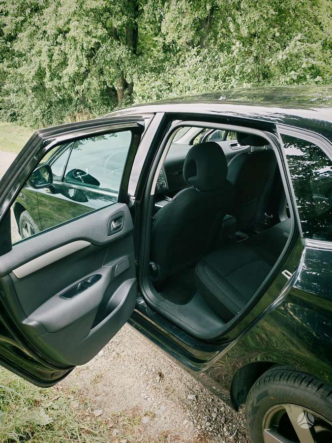 Citroen C4, 1.6 l., hatchback
