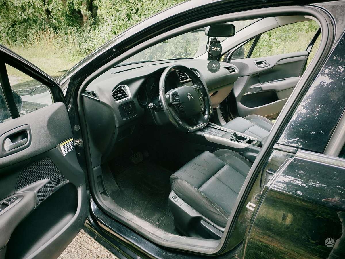 Citroen C4, 1.6 l., hatchback
