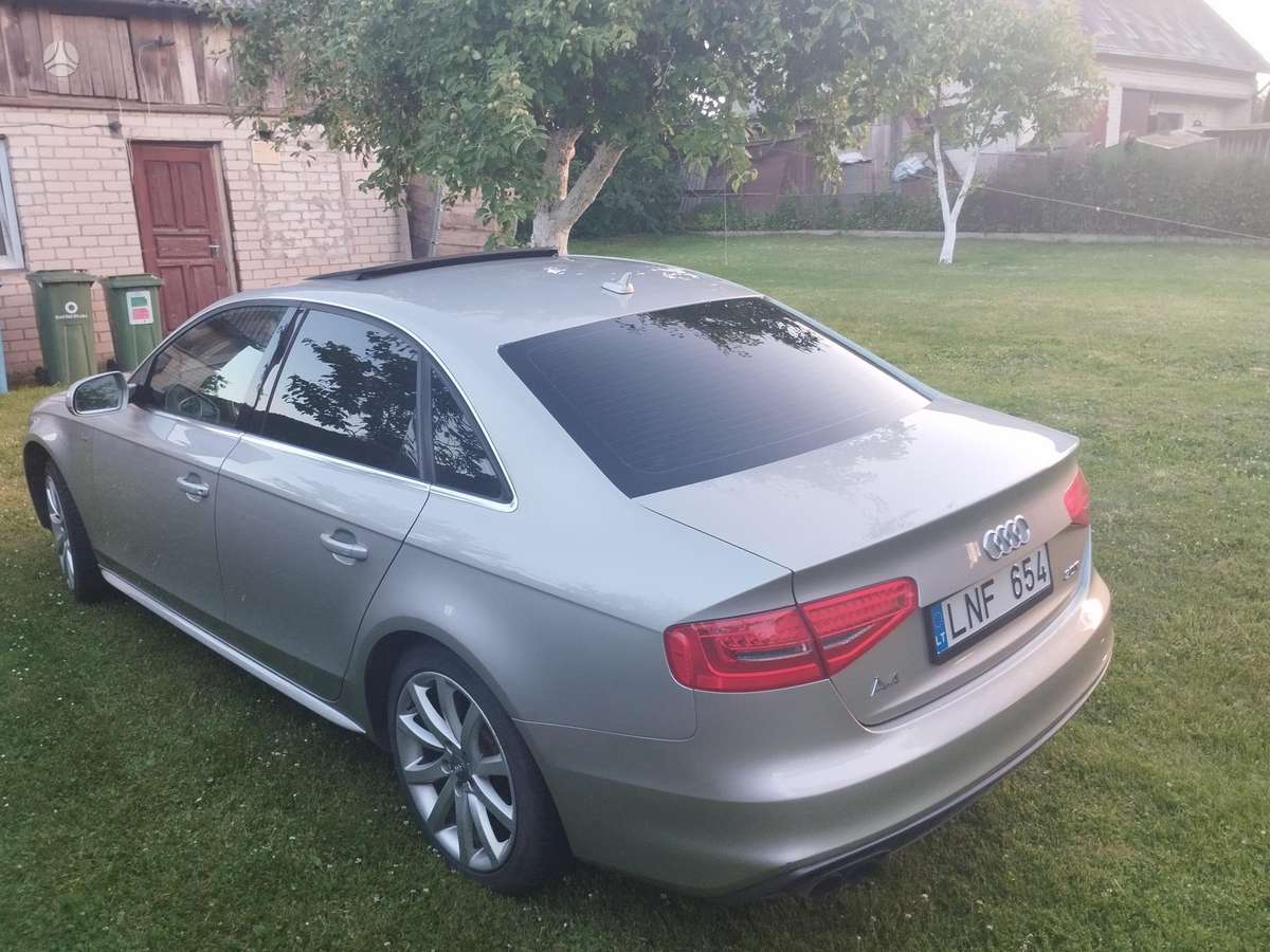 Audi A4, 2.0 l., Седан