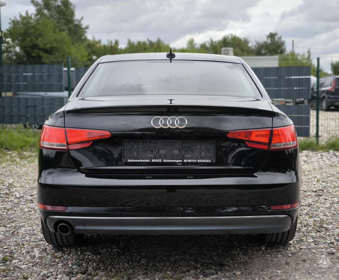 Audi A4, 2.0 l., Седан