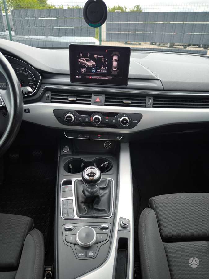 Audi A4, 2.0 l., Седан
